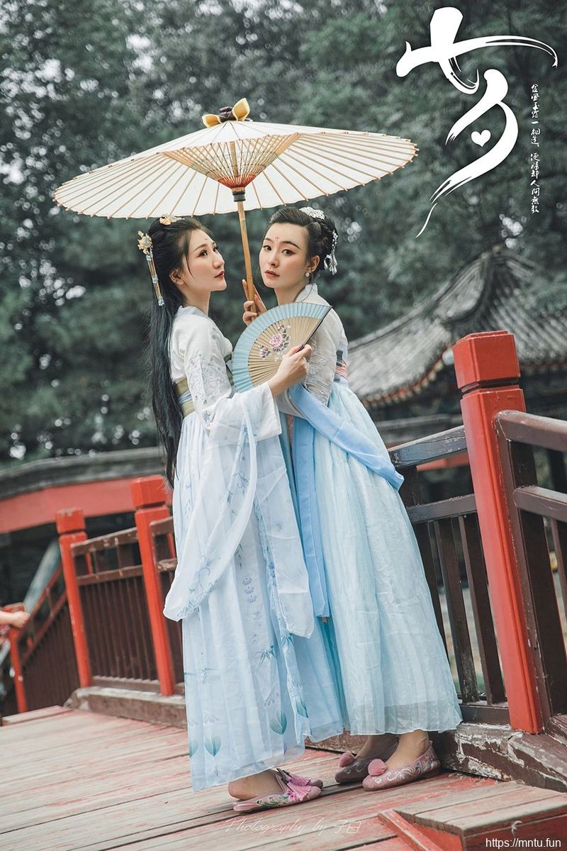 头条女神美cosplay的图片女模特Miss玄子化身白蛇传白素贞&amp;青小婉装扮美图