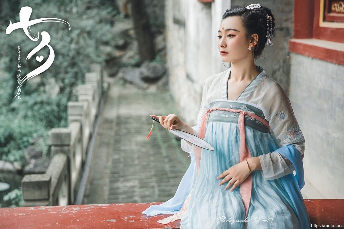 头条女神美cosplay的图片女模特Miss玄子化身白蛇传白素贞&amp;青小婉装扮美图