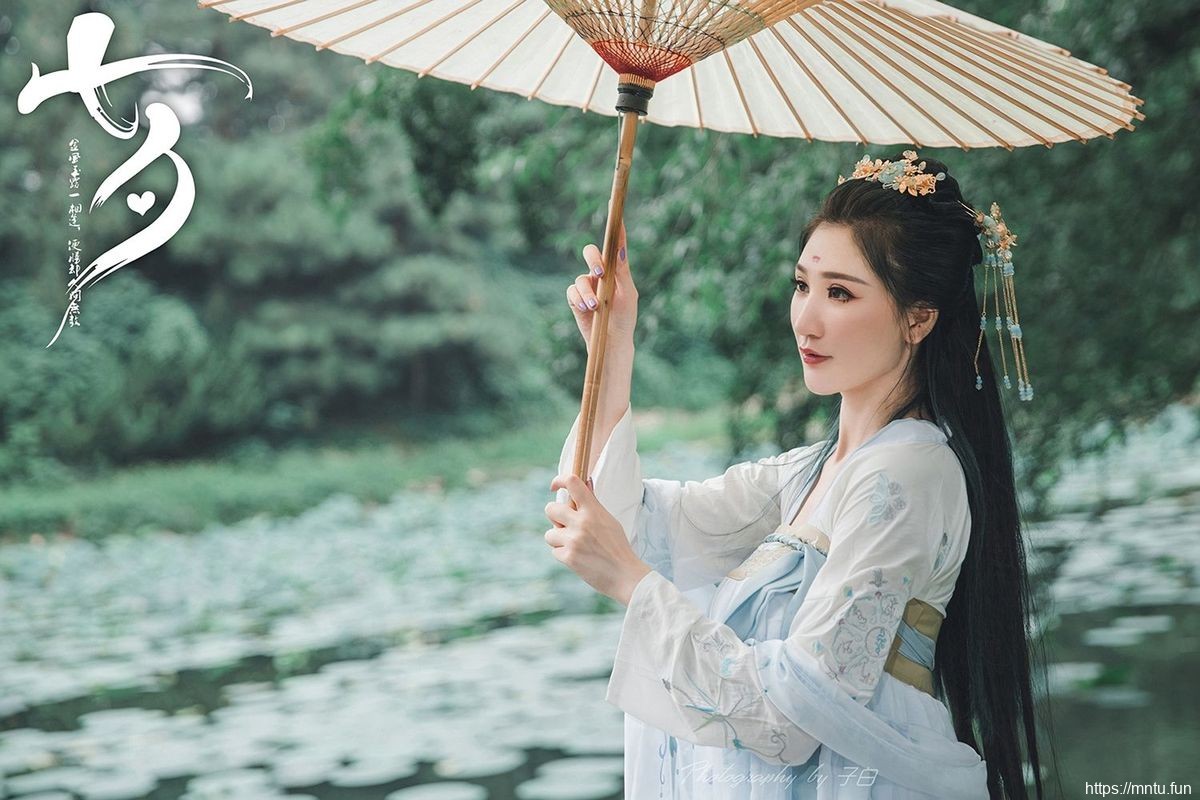 头条女神美cosplay的图片女模特Miss玄子化身白蛇传白素贞&amp;青小婉装扮美图