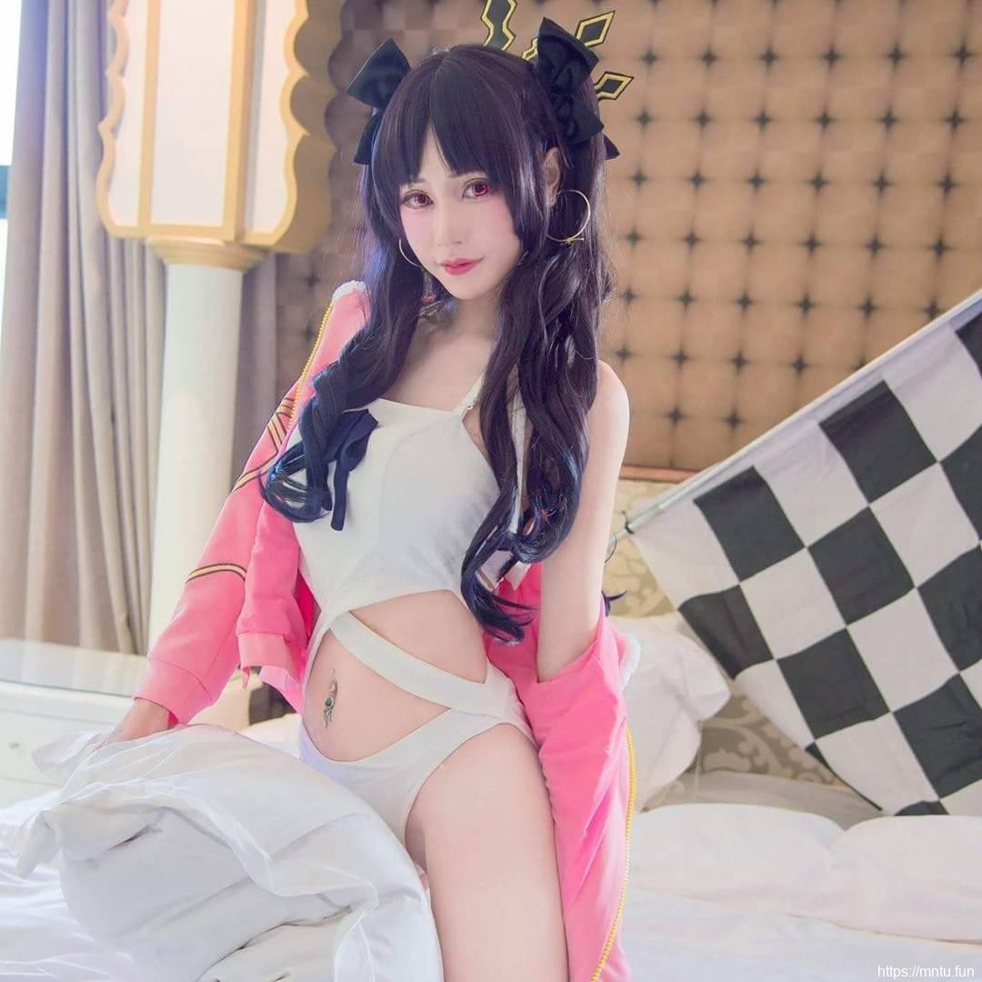 台班服cosplay湾人气Coser饿小璇E杯好身材波涛胸涌角色扮演美图