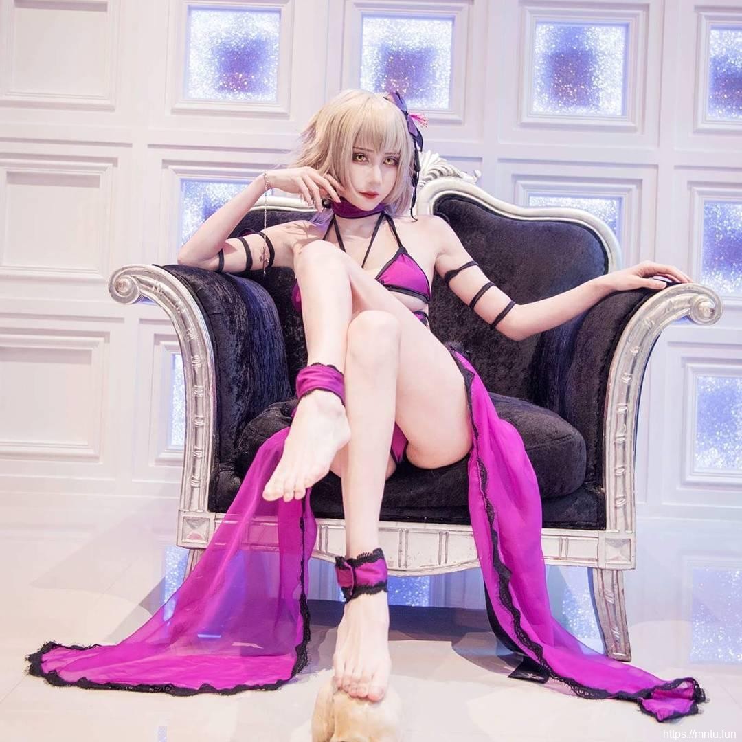 台班服cosplay湾人气Coser饿小璇E杯好身材波涛胸涌角色扮演美图