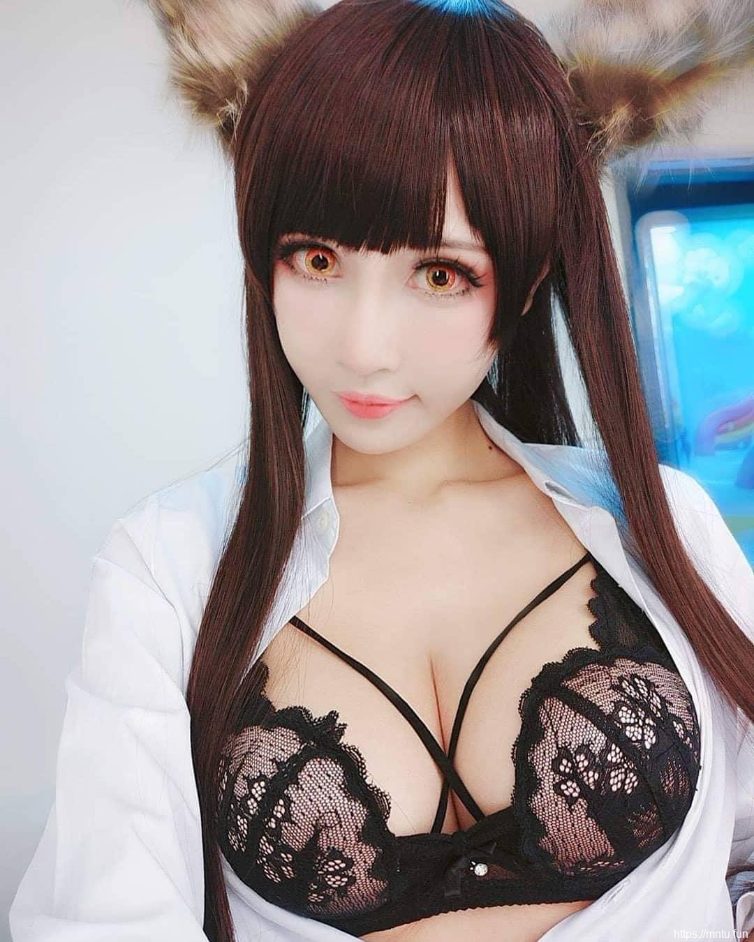 台班服cosplay湾人气Coser饿小璇E杯好身材波涛胸涌角色扮演美图