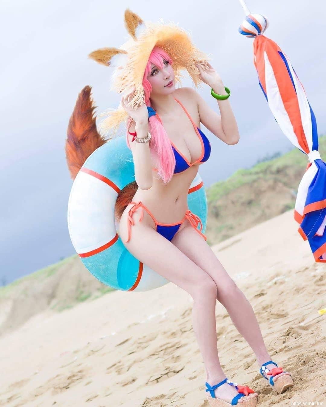 台班服cosplay湾人气Coser饿小璇E杯好身材波涛胸涌角色扮演美图