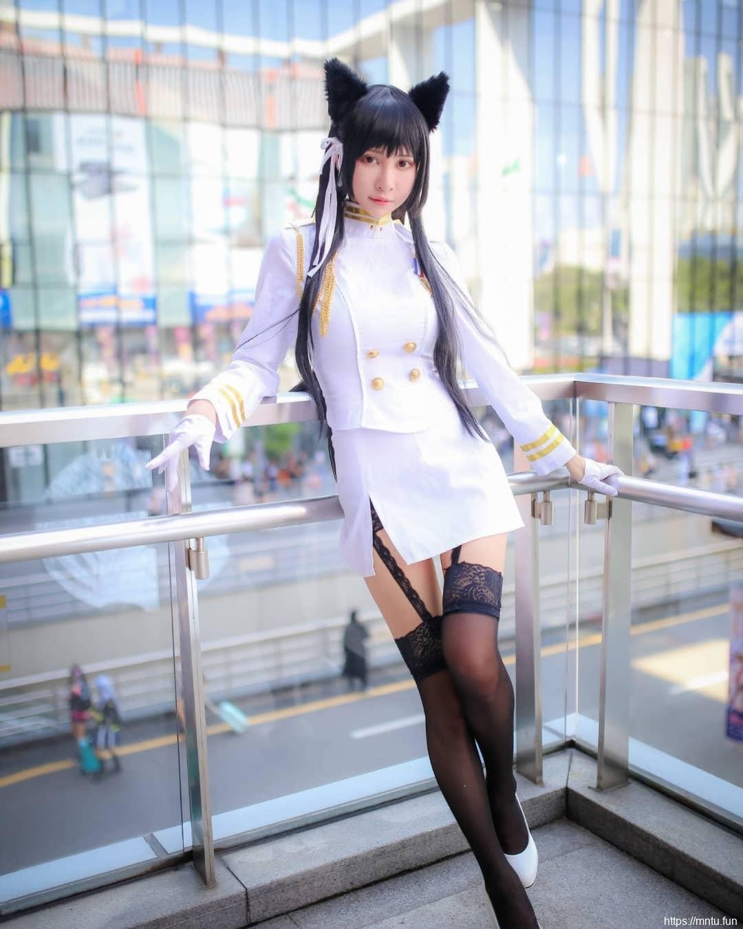 台班服cosplay湾人气Coser饿小璇E杯好身材波涛胸涌角色扮演美图