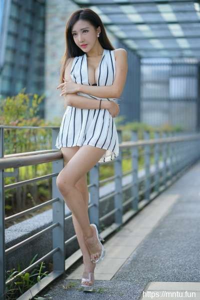 赵芸台中美術館性感街拍