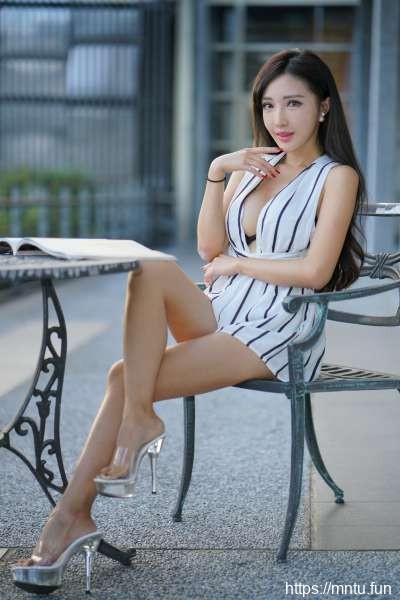 赵芸台中美術館性感街拍