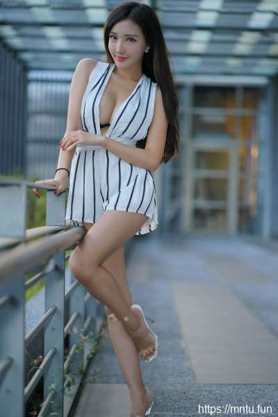 赵芸台中美術館性感街拍