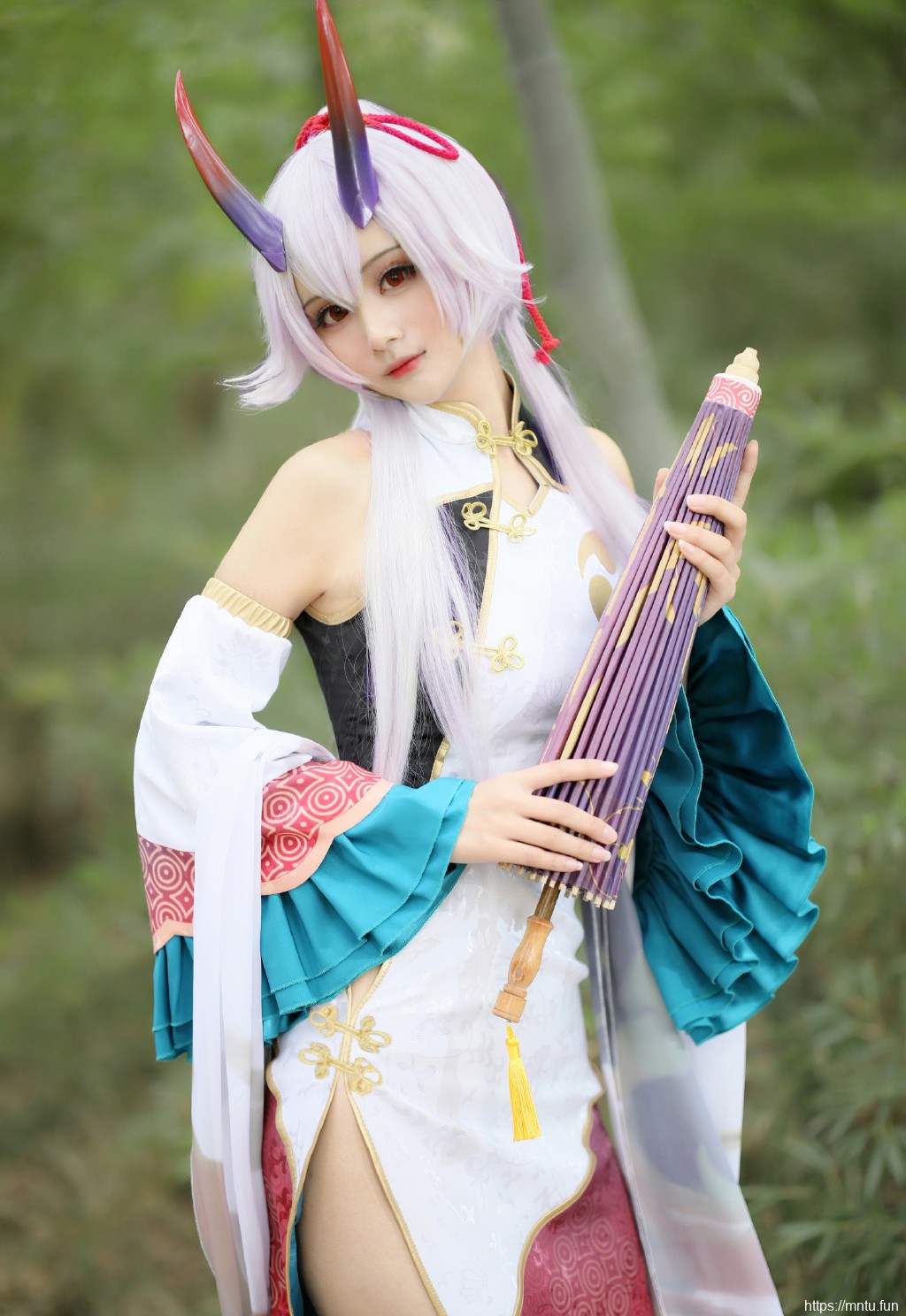 巴御前美女cos大胆户外旗袍美女写真