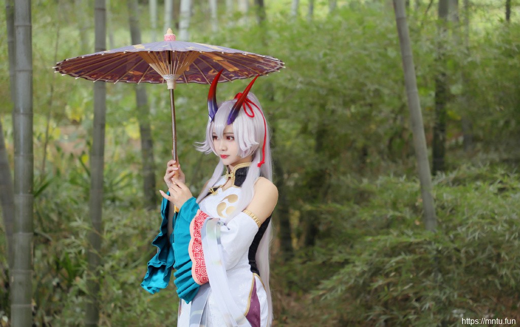 巴御前美女cos大胆户外旗袍美女写真