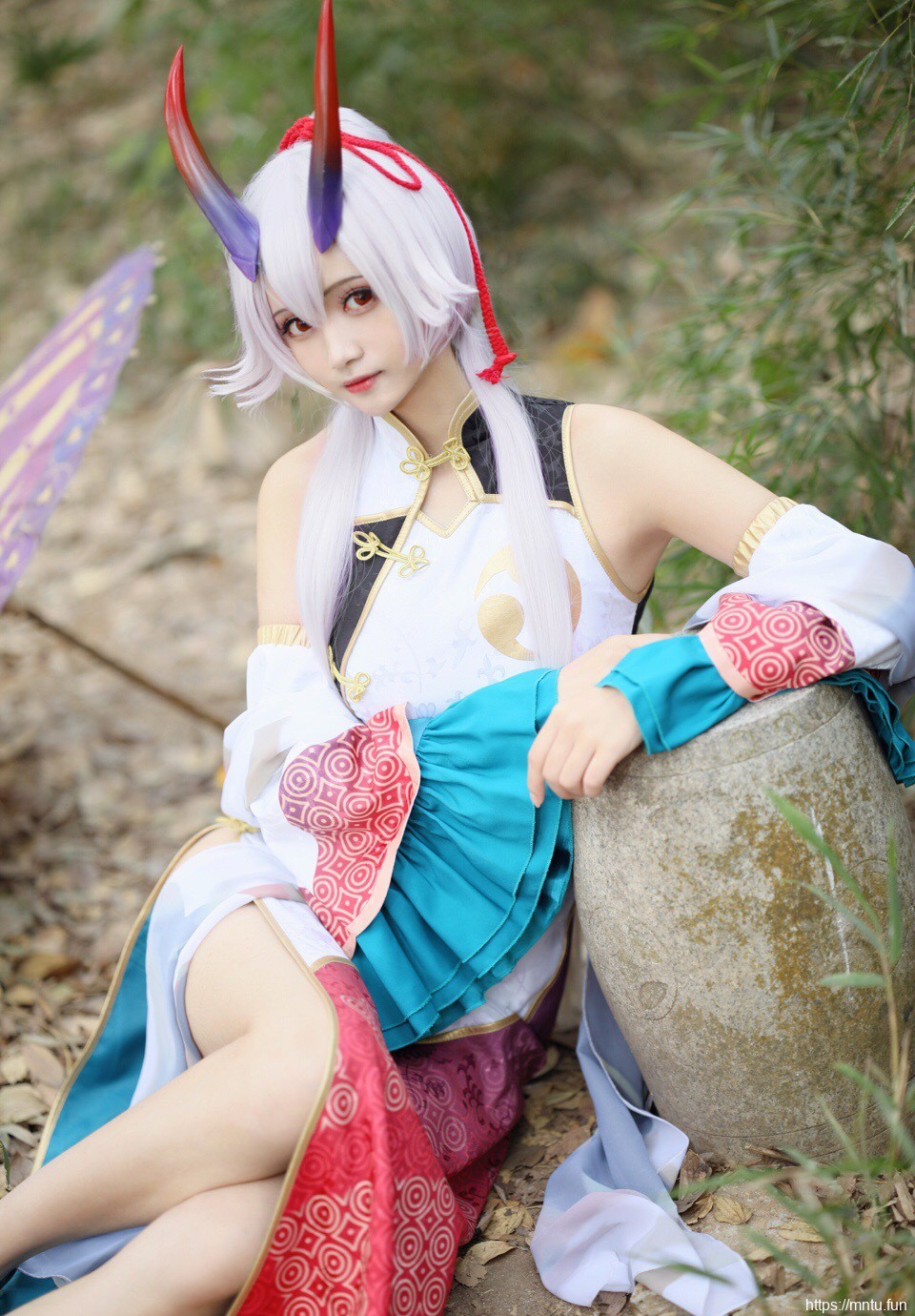 巴御前美女cos大胆户外旗袍美女写真