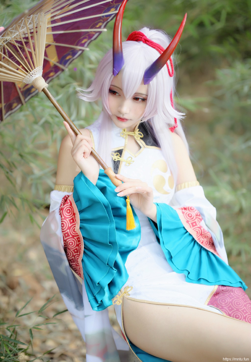 巴御前美女cos大胆户外旗袍美女写真