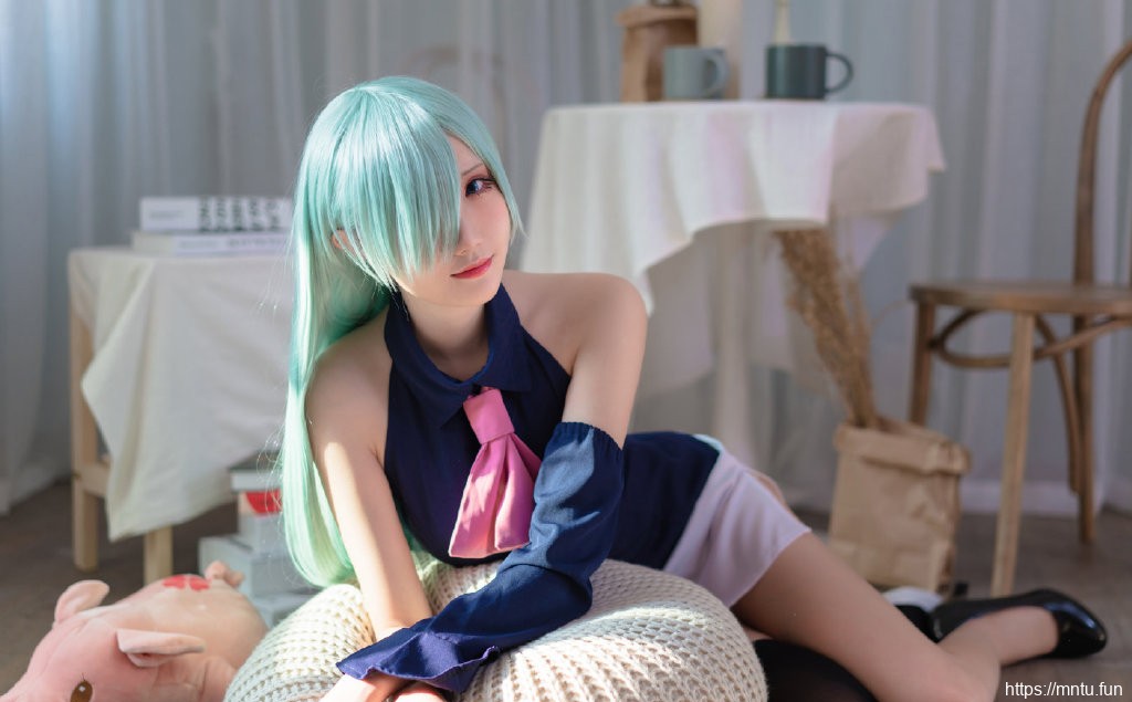 伊丽莎白·里昂妮丝COS美女高清性感图片