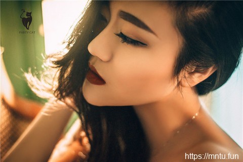 PartyCat轰趴猫 风骚翘臀丁字裤美女少妇魅惑写真图片