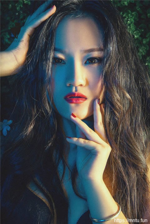 PartyCat轰趴猫 风骚翘臀丁字裤美女少妇魅惑写真图片