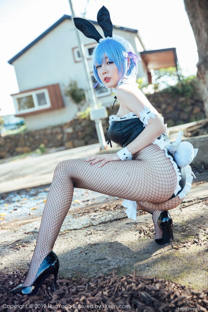 花漾Show性感cosplay女装动漫女神王雨纯COS兔女郎内衣诱惑济州岛旅拍