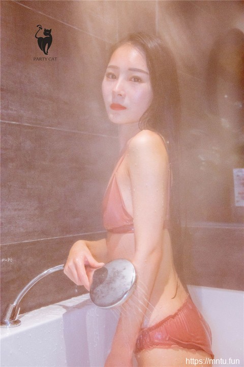 PartyCat轰趴猫 性感浴室美女火辣内衣湿身引诱写真图片