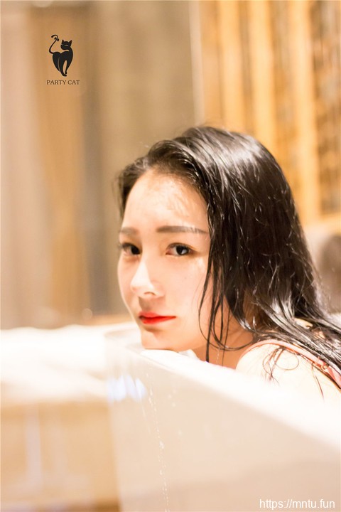 PartyCat轰趴猫 性感浴室美女火辣内衣湿身引诱写真图片