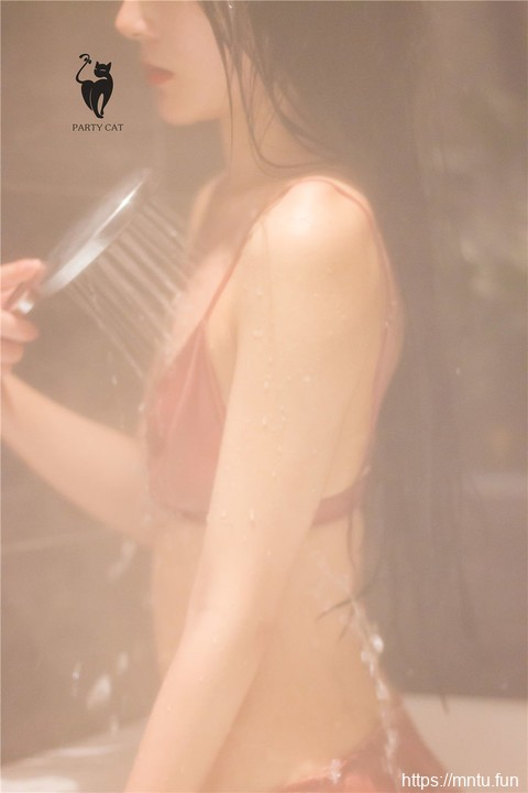 PartyCat轰趴猫 性感浴室美女火辣内衣湿身引诱写真图片