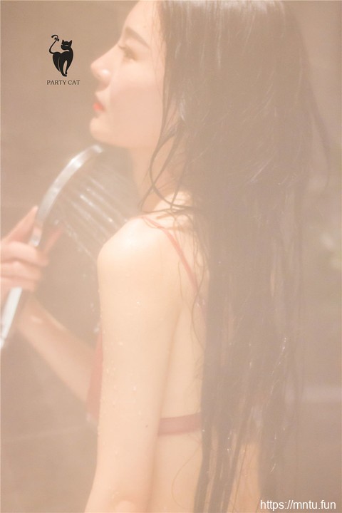PartyCat轰趴猫 性感浴室美女火辣内衣湿身引诱写真图片