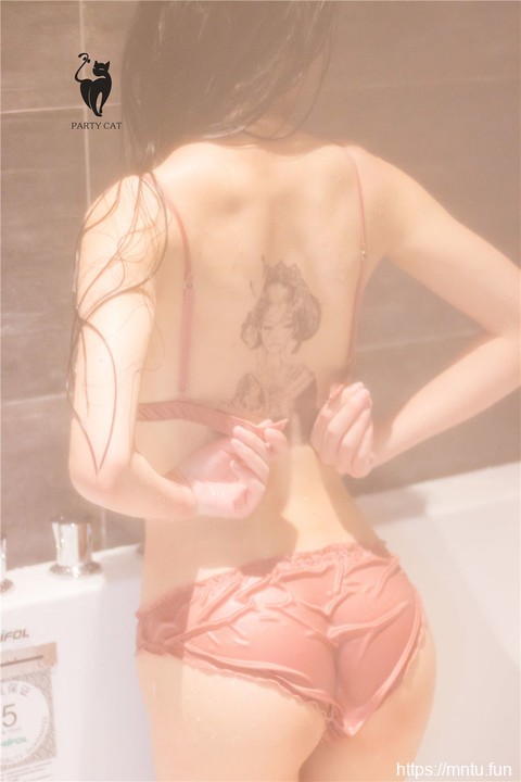 PartyCat轰趴猫 性感浴室美女火辣内衣湿身引诱写真图片