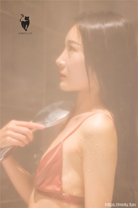 PartyCat轰趴猫 性感浴室美女火辣内衣湿身引诱写真图片