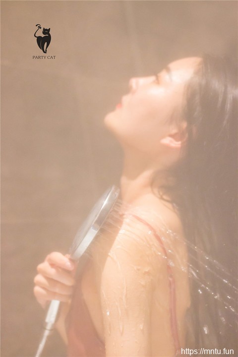 PartyCat轰趴猫 性感浴室美女火辣内衣湿身引诱写真图片