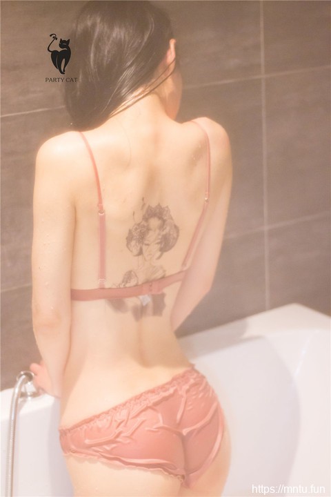 PartyCat轰趴猫 性感浴室美女火辣内衣湿身引诱写真图片