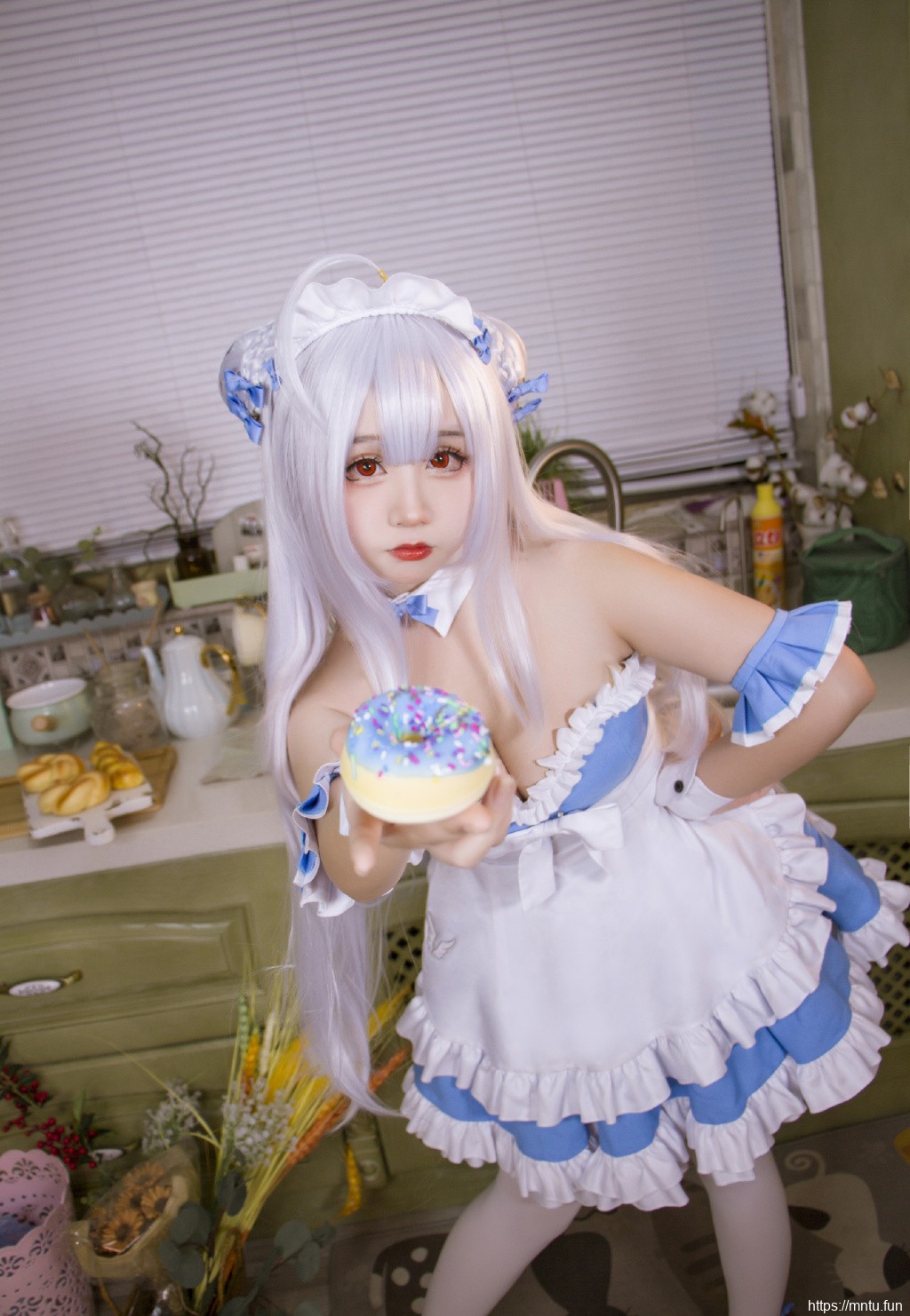 碧蓝航线cos性感丰满酥胸美女写真