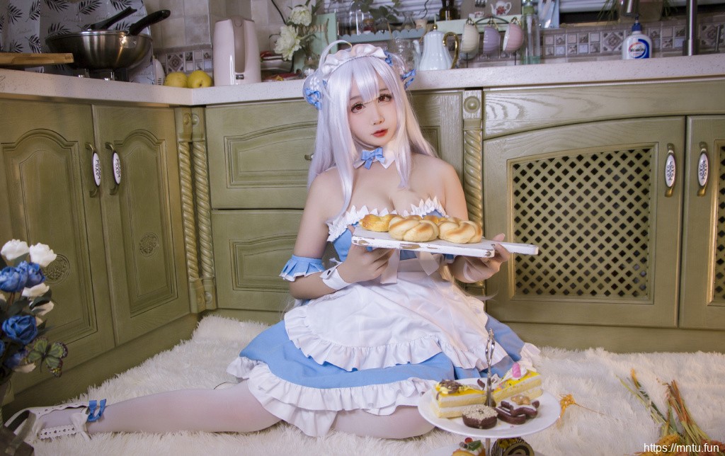 碧蓝航线cos性感丰满酥胸美女写真