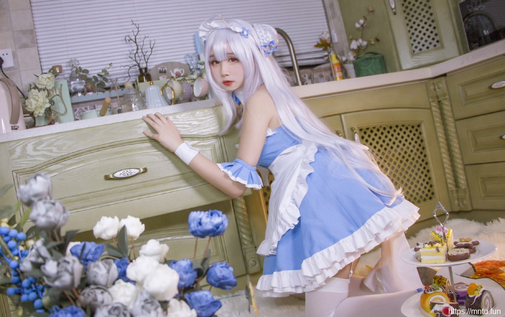 碧蓝航线cos性感丰满酥胸美女写真