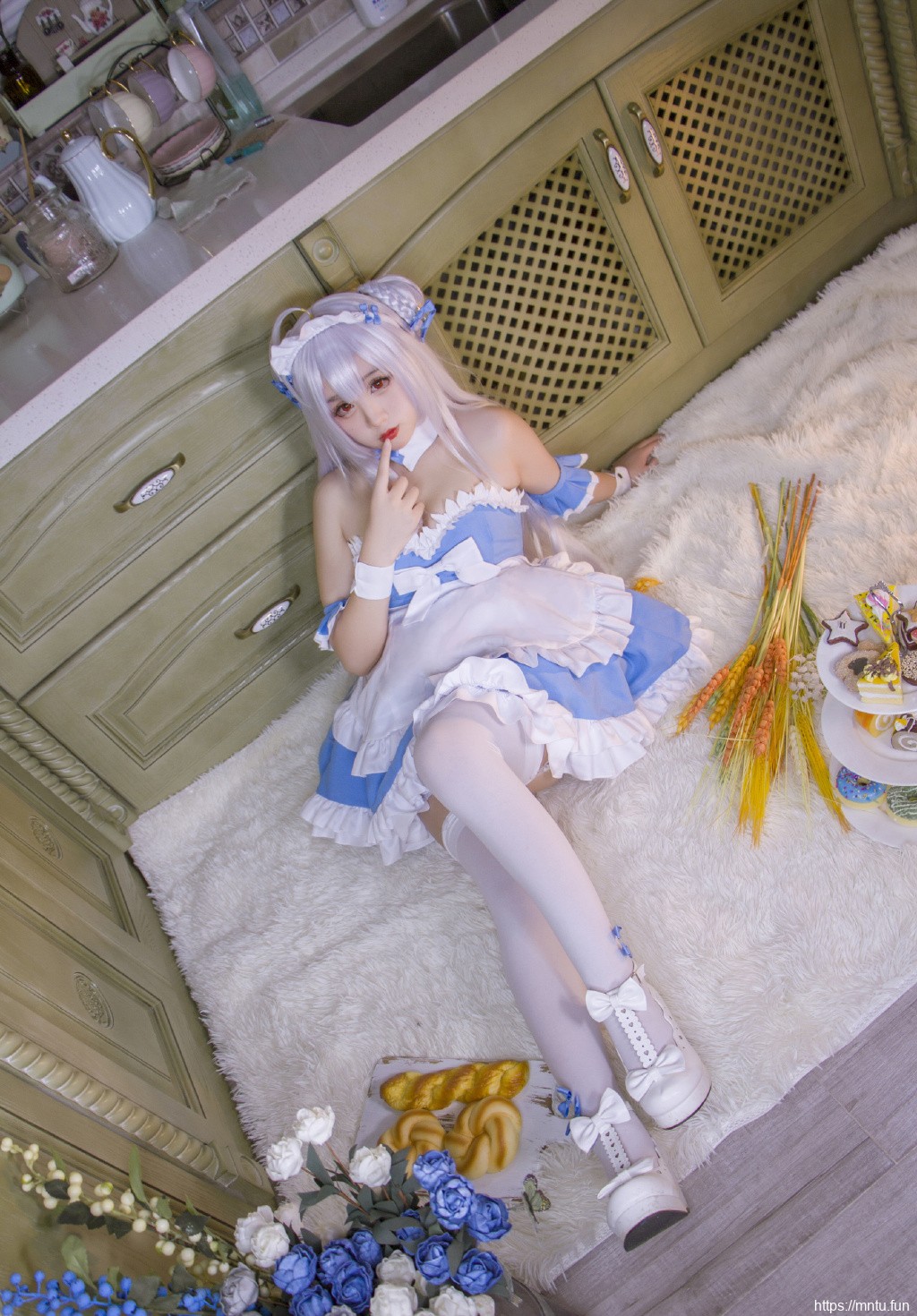 碧蓝航线cos性感丰满酥胸美女写真