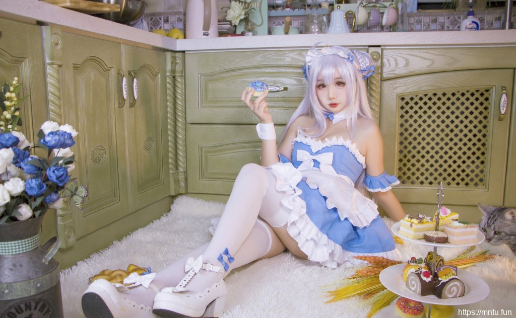 碧蓝航线cos性感丰满酥胸美女写真