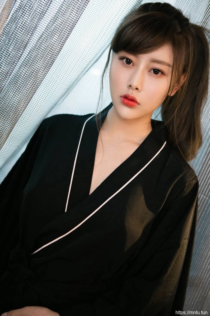 纹身艺宁mm曼妙身体私房照美臀霸屏