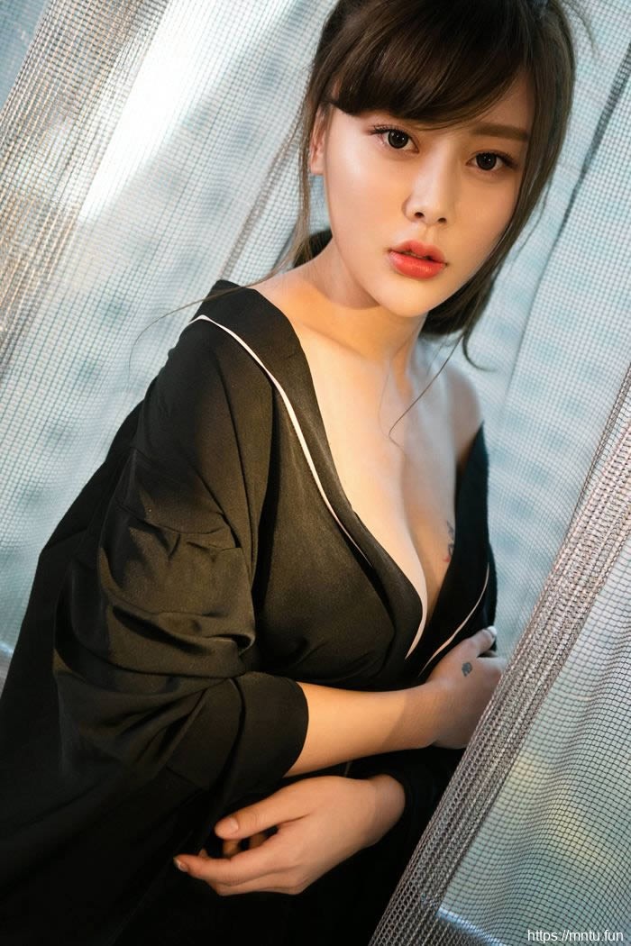 纹身艺宁mm曼妙身体私房照美臀霸屏