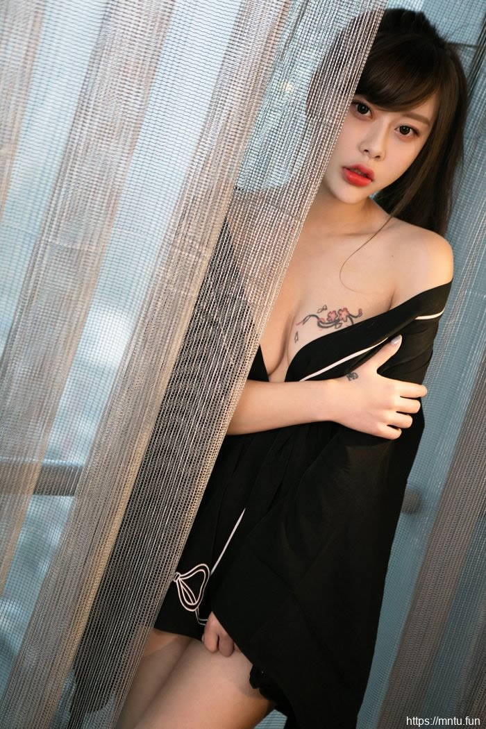 纹身艺宁mm曼妙身体私房照美臀霸屏