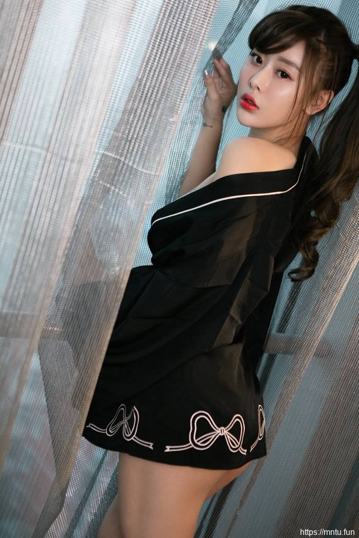 纹身艺宁mm曼妙身体私房照美臀霸屏