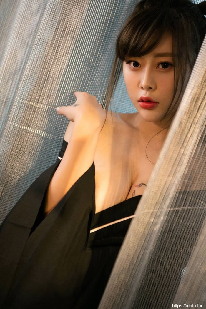 纹身艺宁mm曼妙身体私房照美臀霸屏