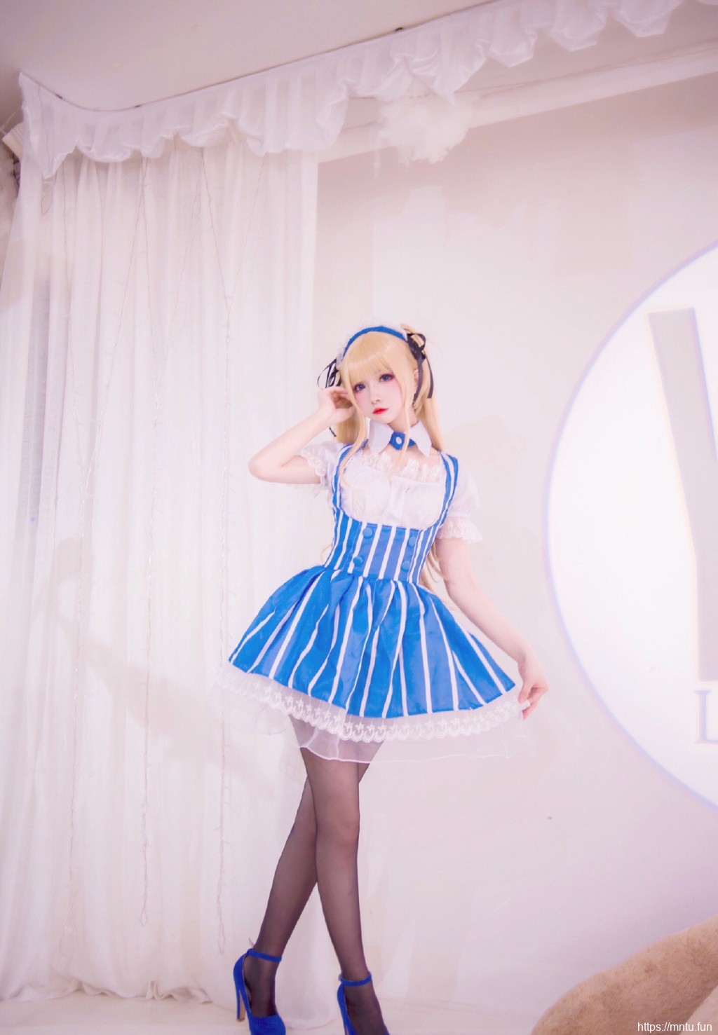 路人女主的养成方式同人美女cos性感写真