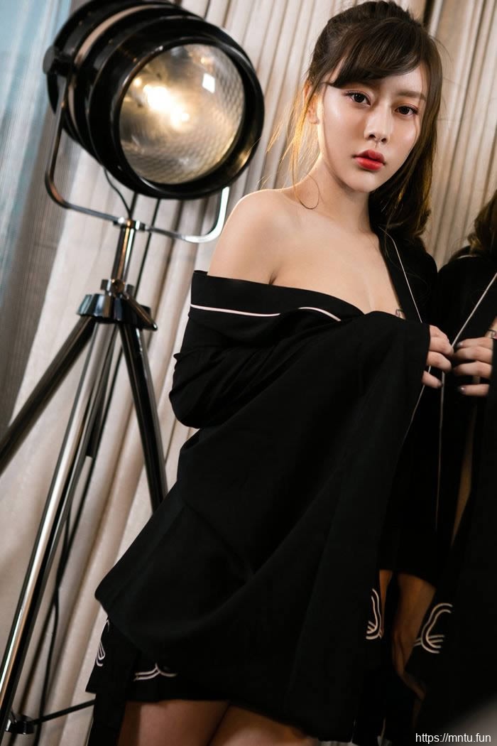 纹身艺宁mm曼妙身体私房照美臀霸屏