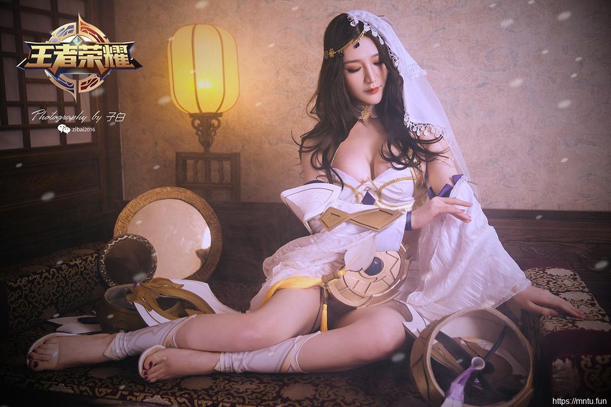 头条女神美女模特Miss旗袍白丝cosplay玄子COSPLAY王者荣耀异域舞娘貂蝉