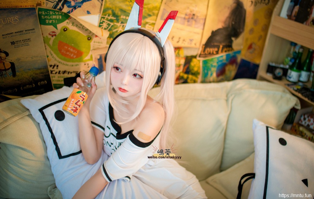 碧蓝航线绫波cos美女性感写真图片