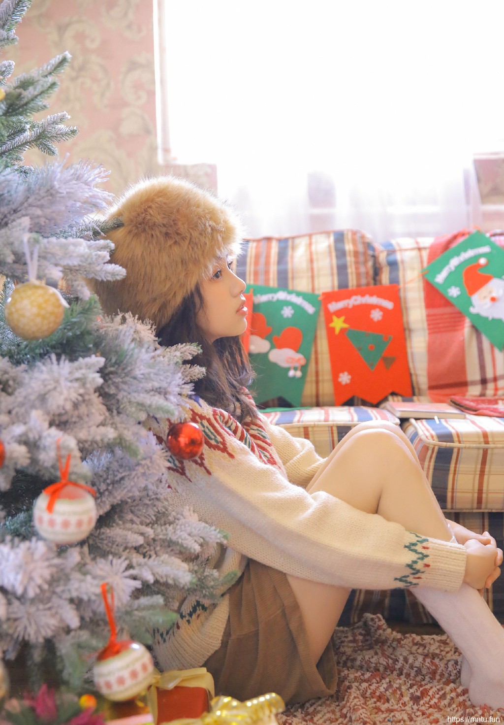 丝袜长腿美女圣诞主题摄影性感写真