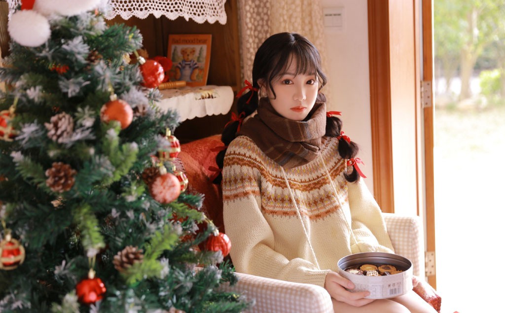 漂亮圣诞美女唯美私房性感写真