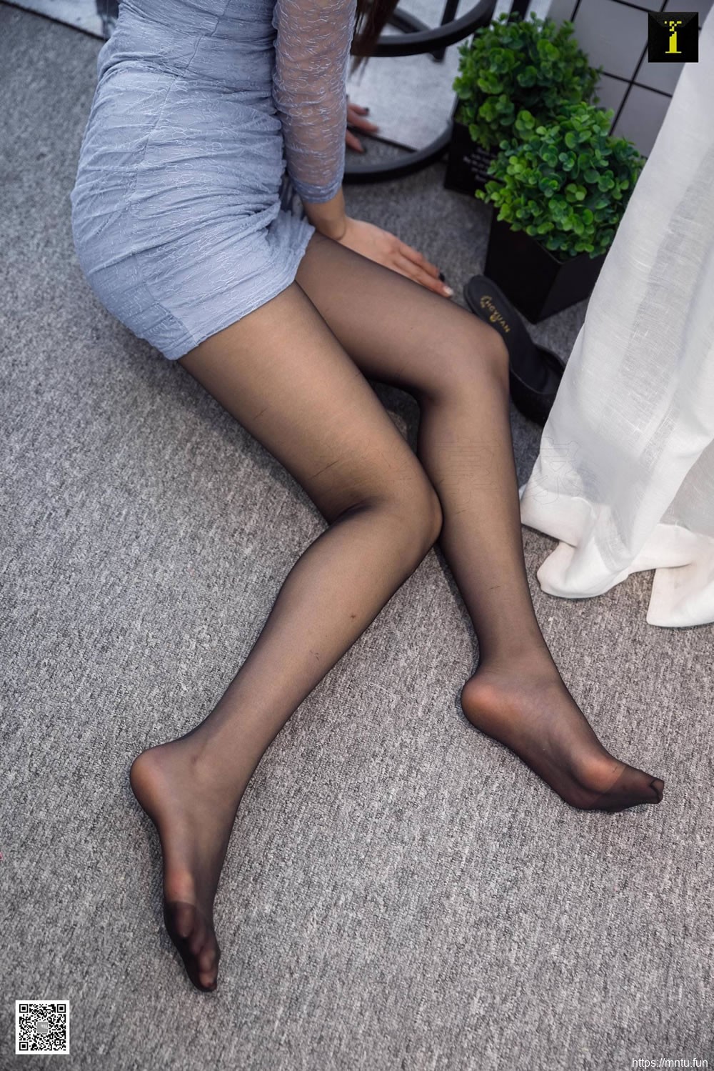 模特羽西 《蕾丝露肩小短裙》 [异思趣向IESS]