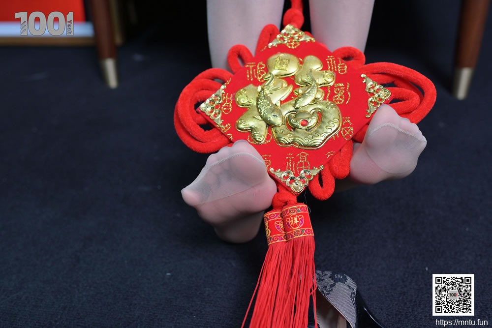 模特Lucy 《稀释胶囊3》 [IESS一千零一夜] 丝袜美腿