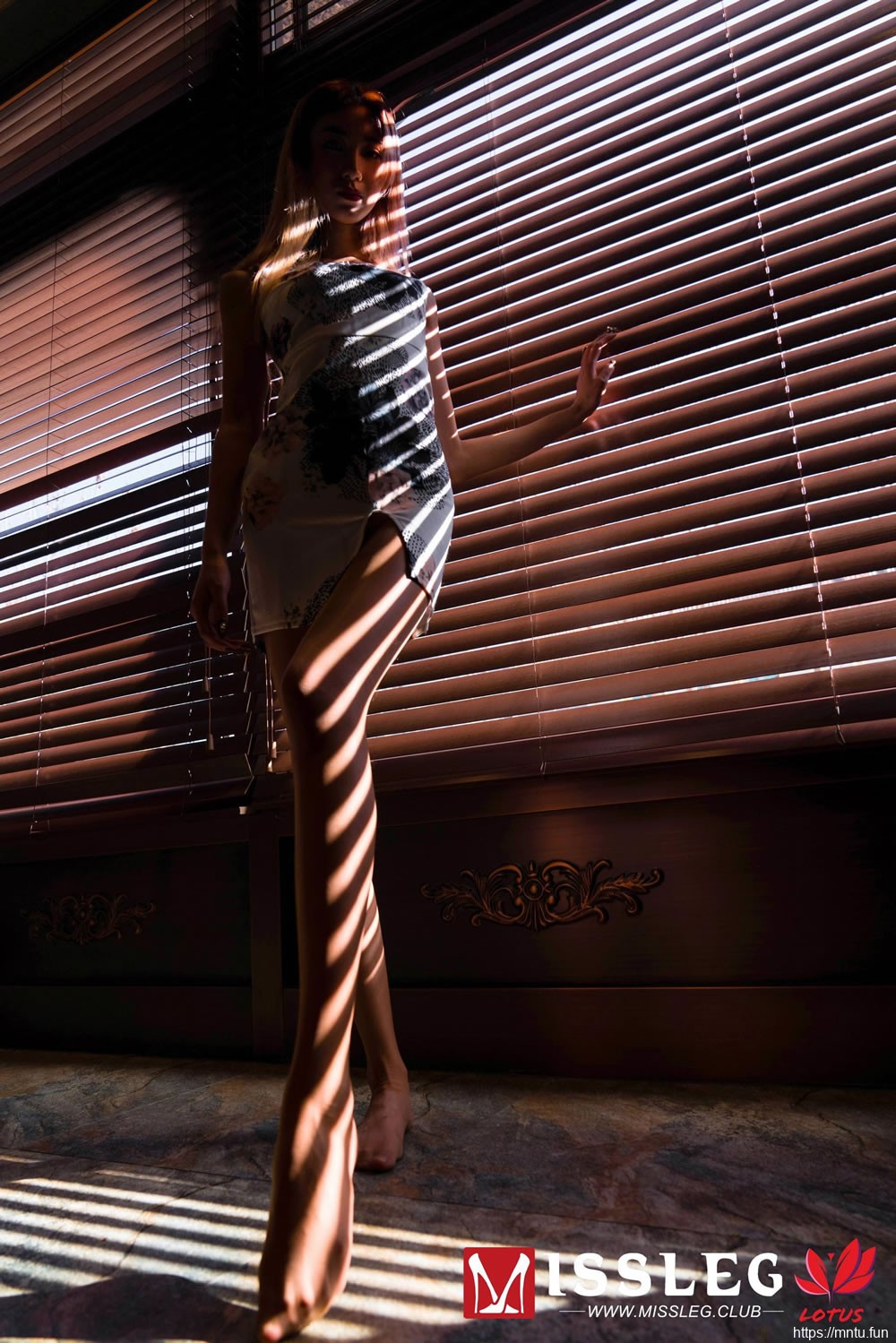 心语《旗袍美人+吊带肚兜》 [蜜丝MISSLEG] M008