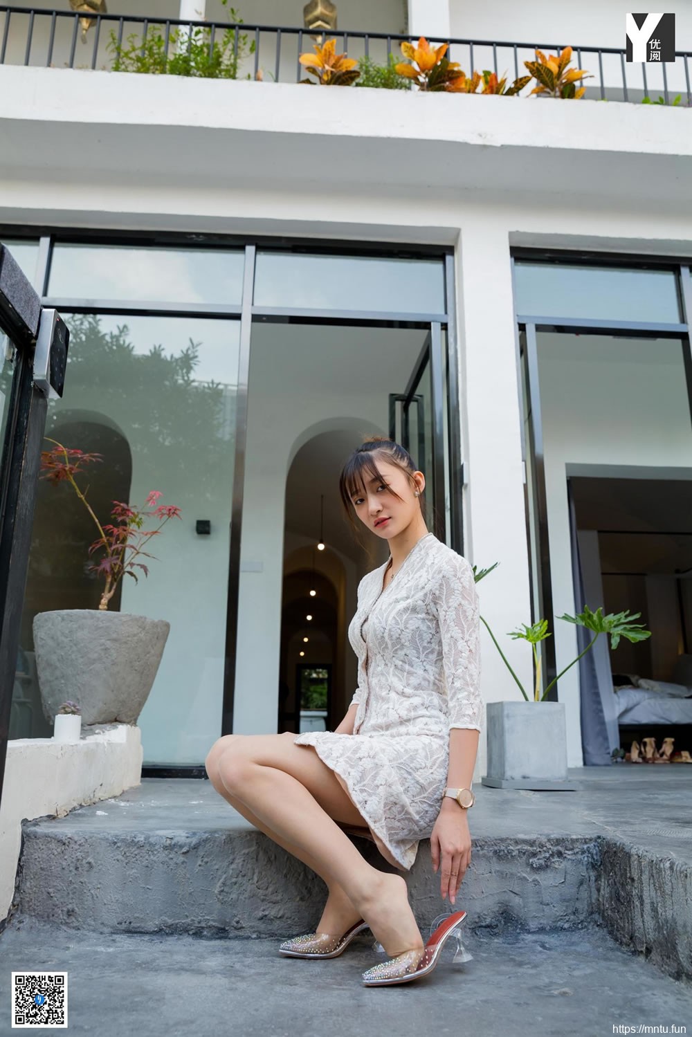 [异思趣向IESS] 模特 秋秋 《女友的家门口》