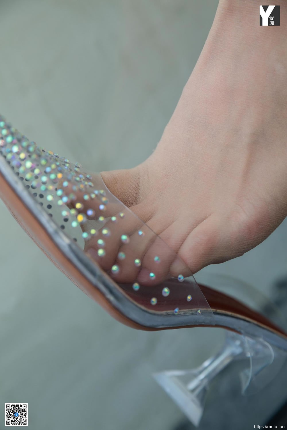 [异思趣向IESS] 模特 秋秋 《女友的家门口》