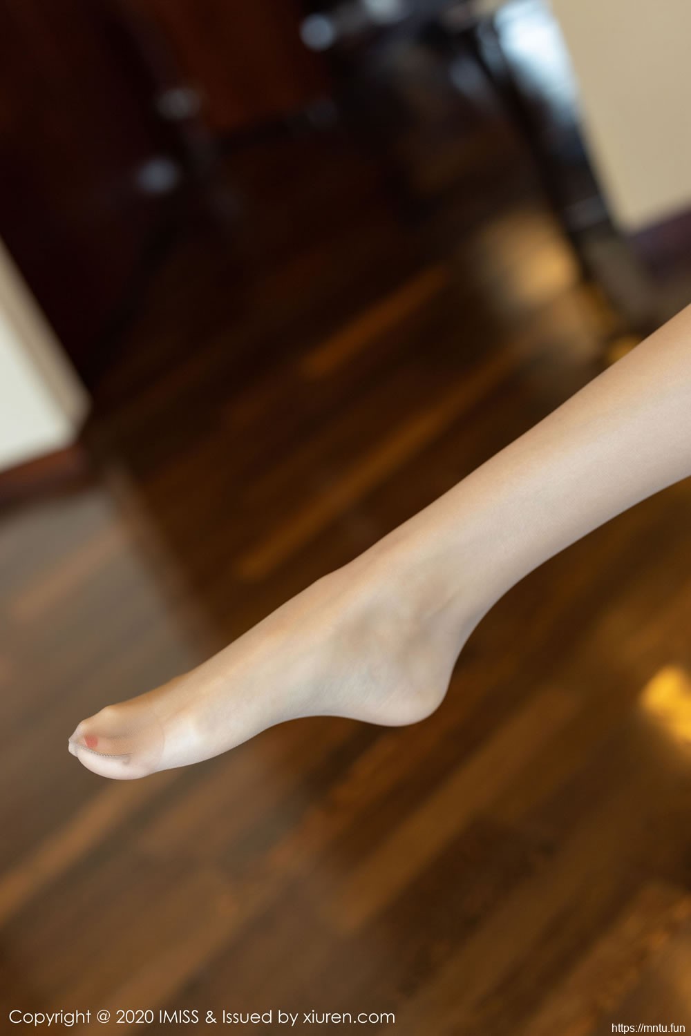 [爱蜜社IMiss] Vol.448 杨紫嫣Cynthia 《职业秘书+车拍的丝袜美腿》