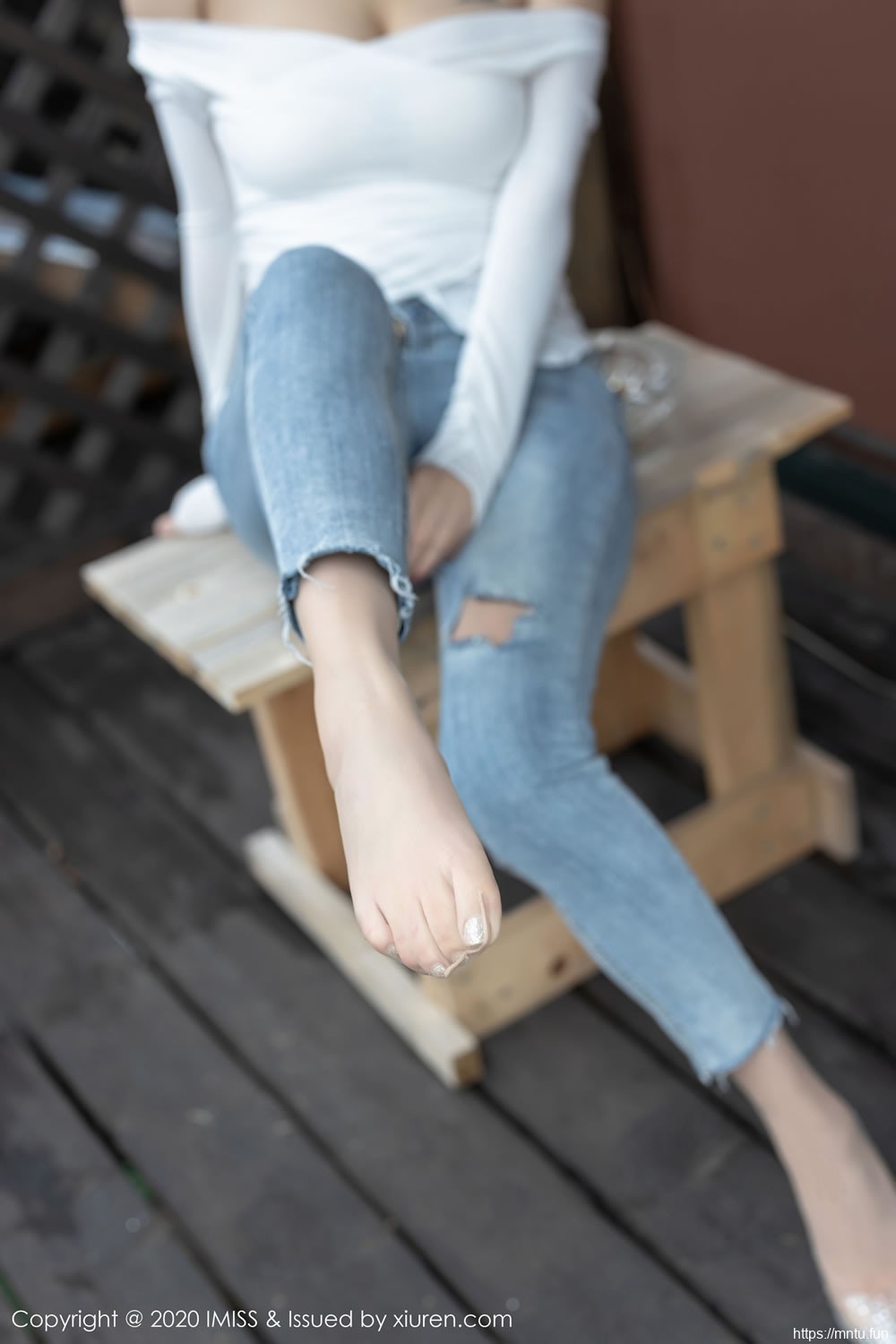 [爱蜜社IMiss] Vol.452 Lavinia肉肉 《性感牛仔裤+美腿丝袜》